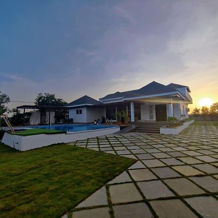 V R Farms Exotic Villa Venkatāpur Exteriör bild