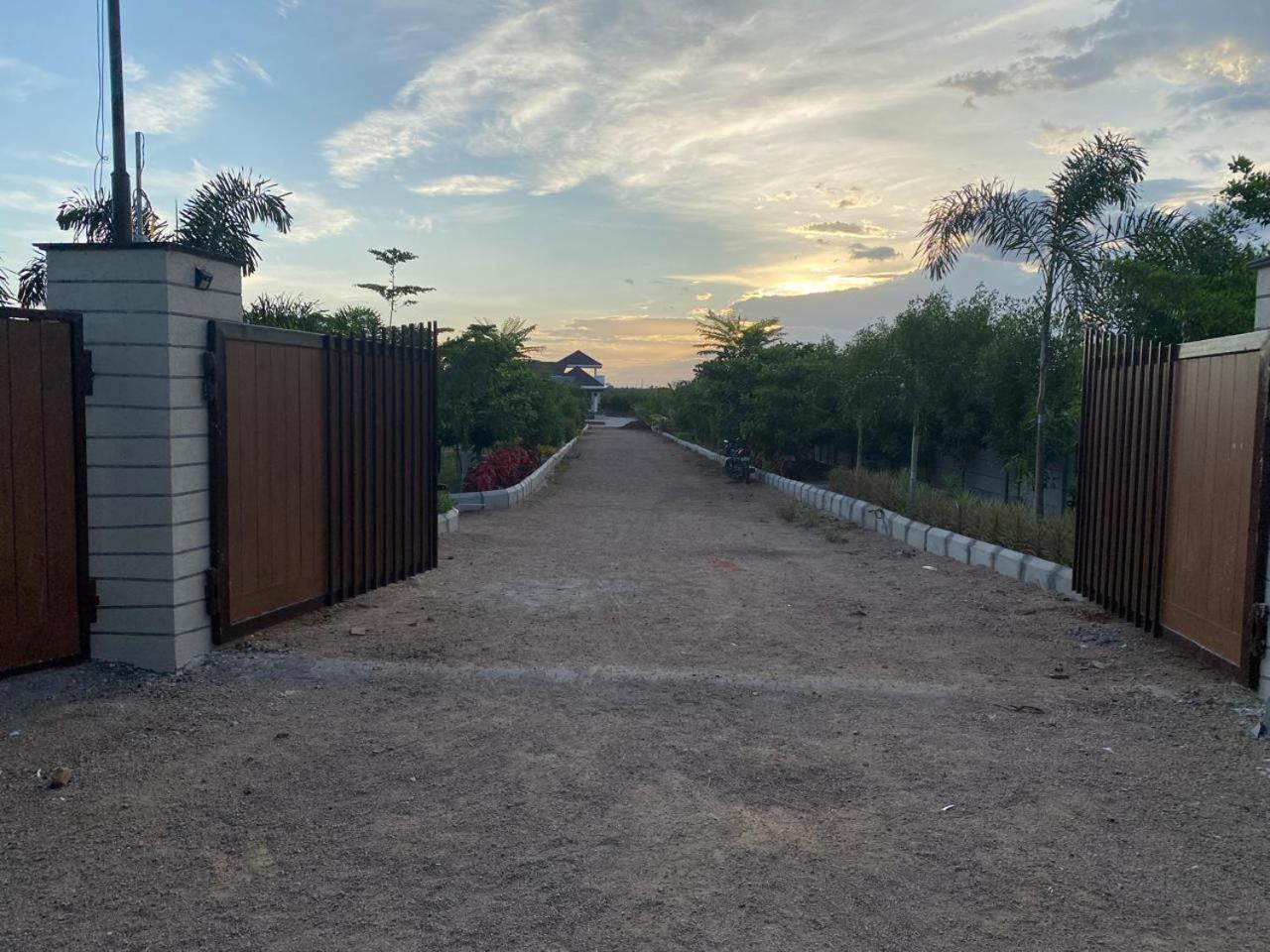 V R Farms Exotic Villa Venkatāpur Exteriör bild