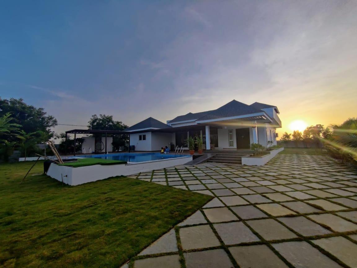 V R Farms Exotic Villa Venkatāpur Exteriör bild